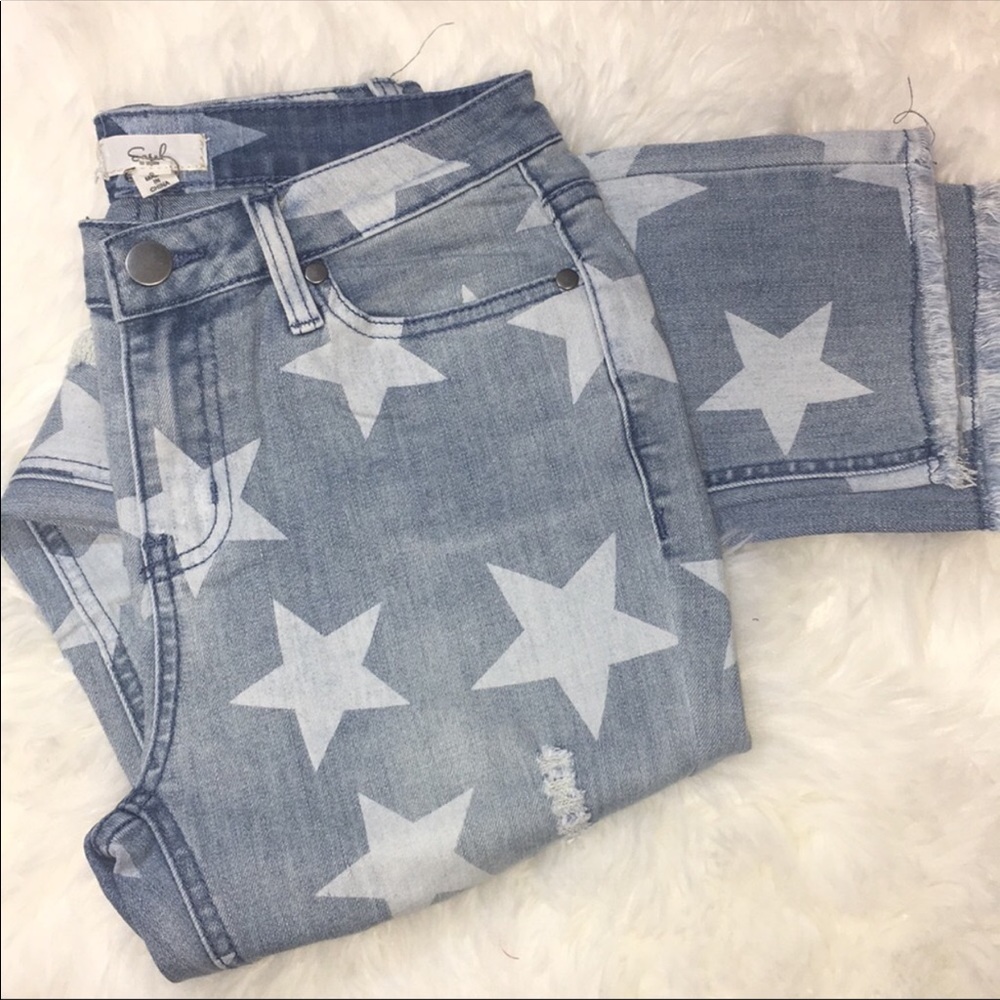 Light Denim Distressed Star Printed Jeans - Picture 3 of 8